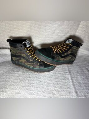 ‼️Custom Vans Sk8-Hi MTE 🌲 custom printed 🍃SOLEFUL HEELING🍃 on back.